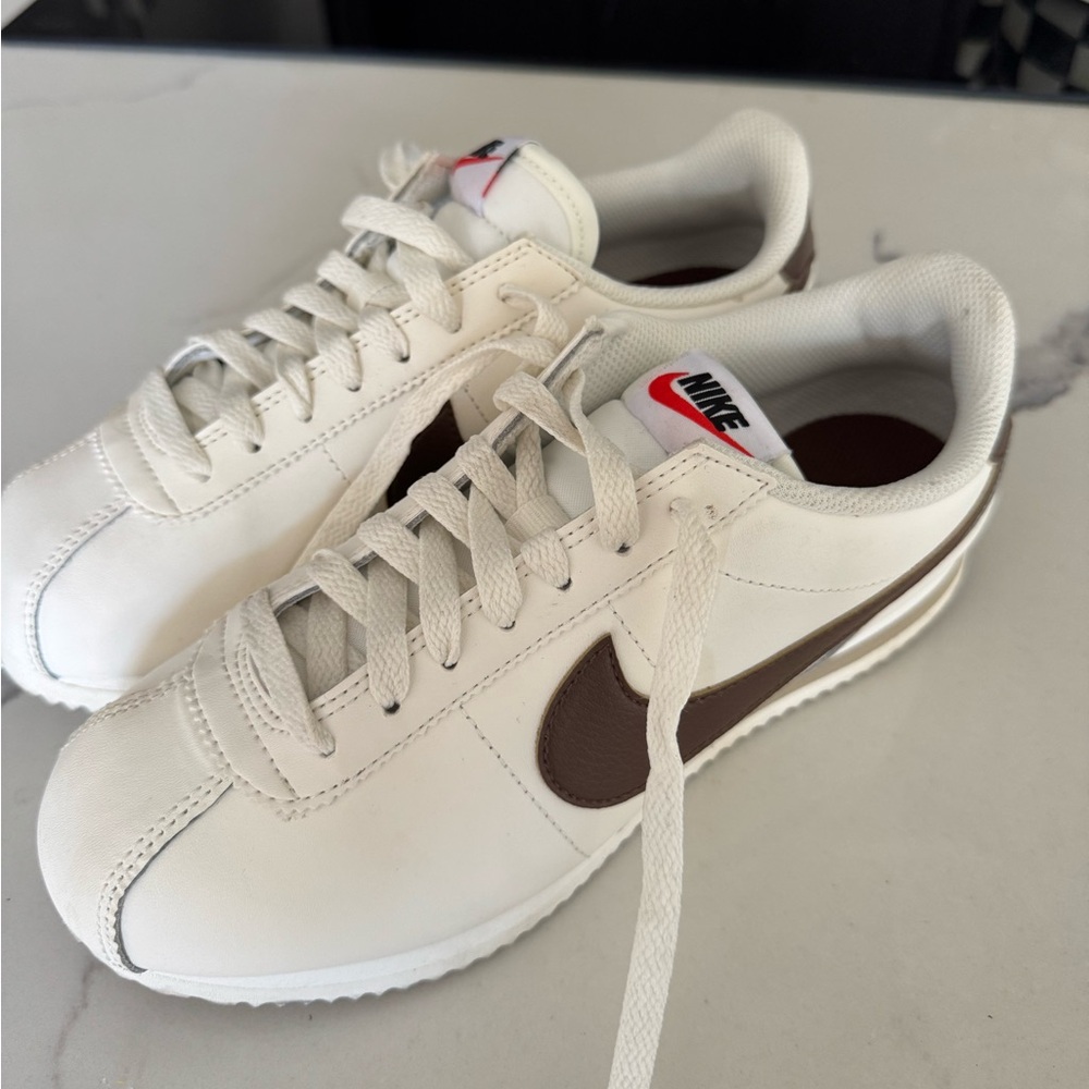 NIKE SNEAKERS